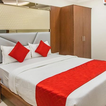 Hotel Hometown Near Us Embassy Bkc Мумбай Екстериор снимка