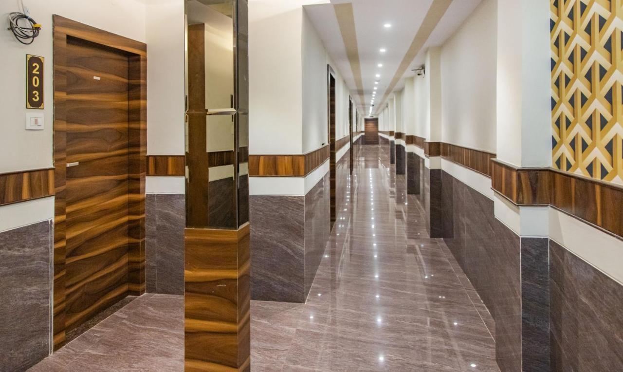 Hotel Hometown Near Us Embassy Bkc Мумбай Екстериор снимка