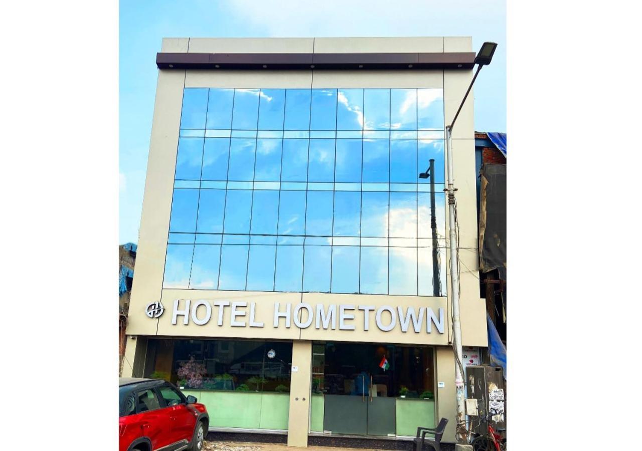 Hotel Hometown Near Us Embassy Bkc Мумбай Екстериор снимка
