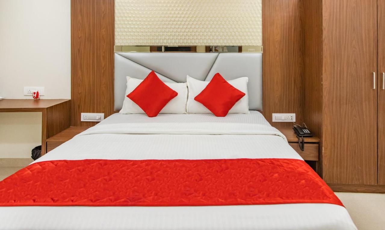 Hotel Hometown Near Us Embassy Bkc Мумбай Екстериор снимка